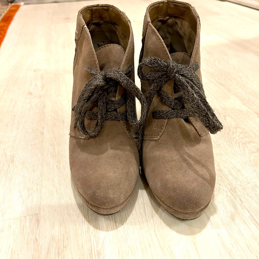 Dolce Vita Tan Suede wedge booties- 8.5